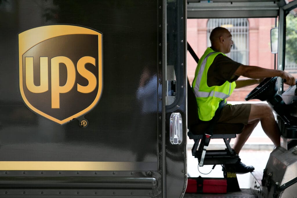 UPS575-174403419